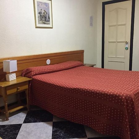 Hostal Jacinto アルカラ・デ・エナレス エクステリア 写真