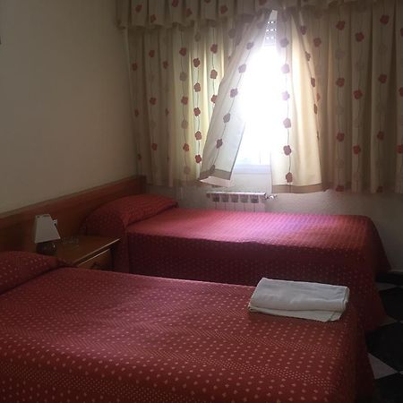 Hostal Jacinto アルカラ・デ・エナレス エクステリア 写真