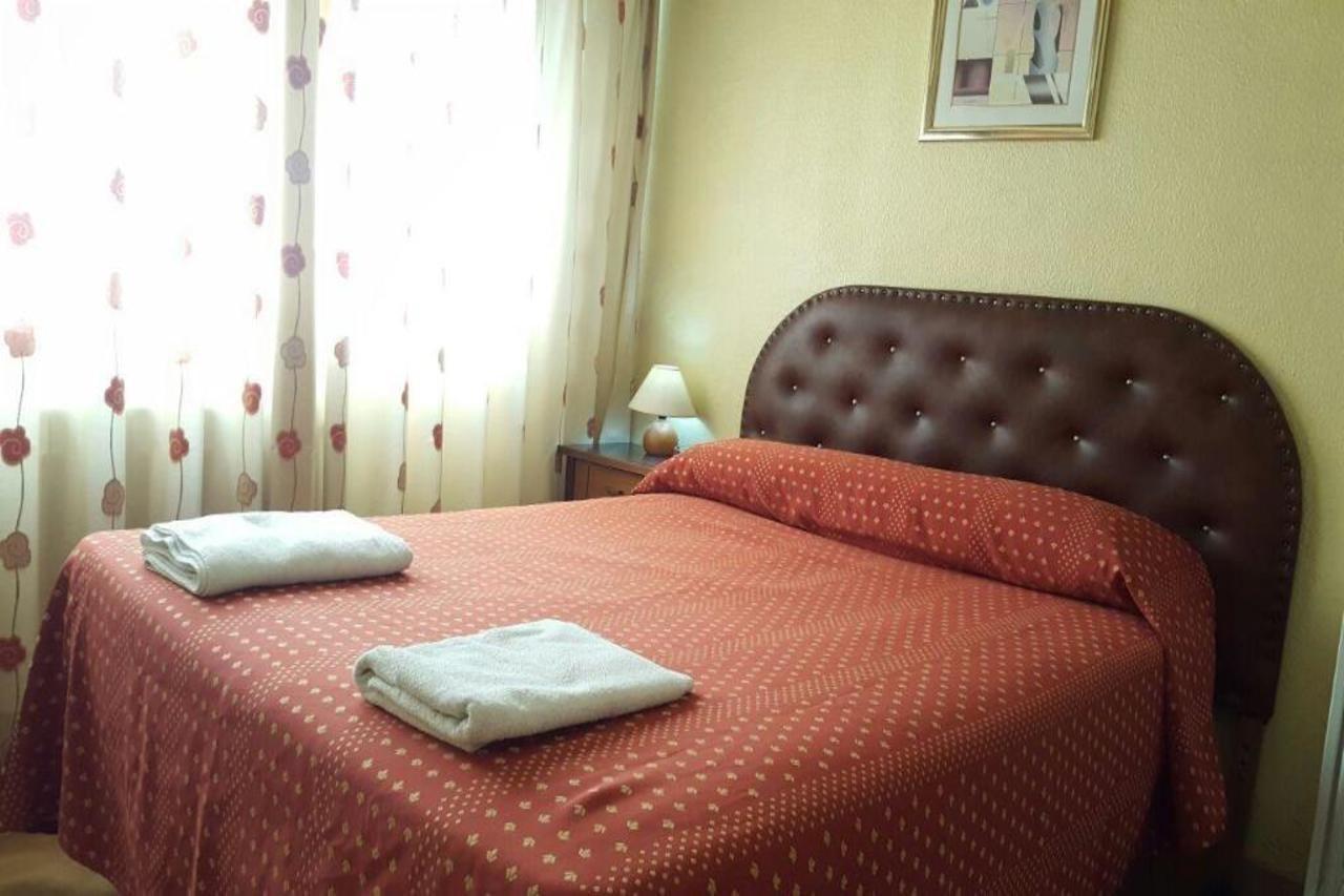 Hostal Jacinto アルカラ・デ・エナレス エクステリア 写真