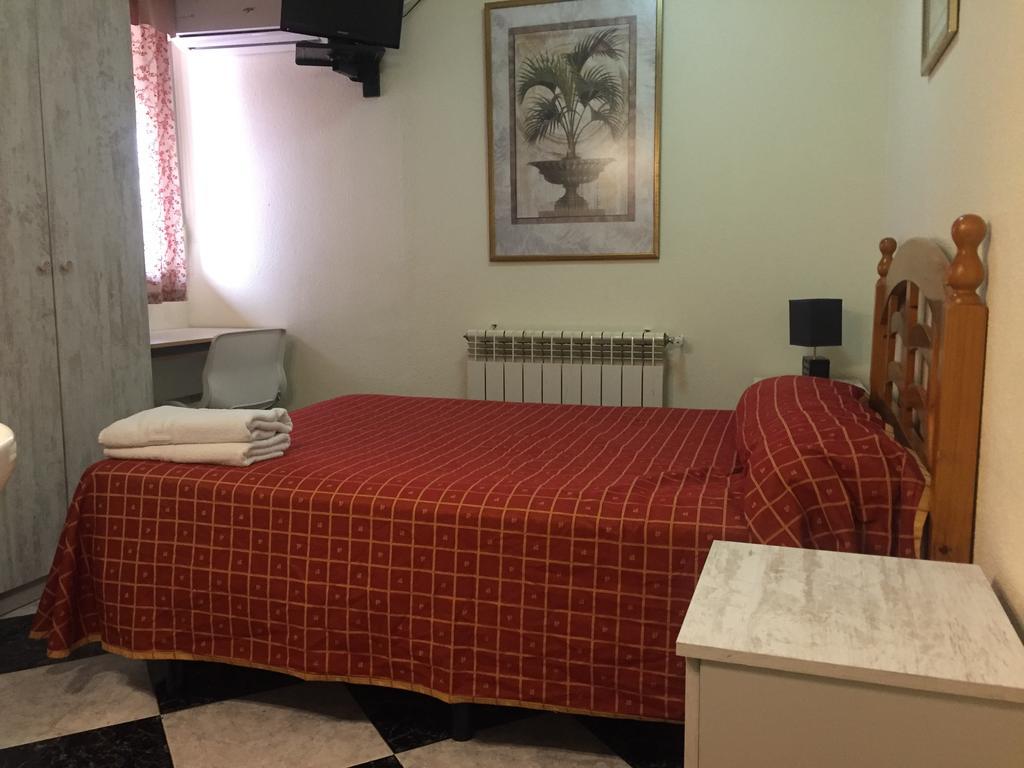 Hostal Jacinto アルカラ・デ・エナレス エクステリア 写真