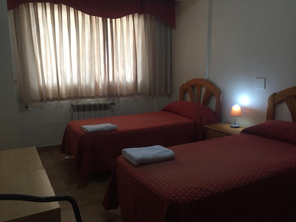 Hostal Jacinto アルカラ・デ・エナレス エクステリア 写真
