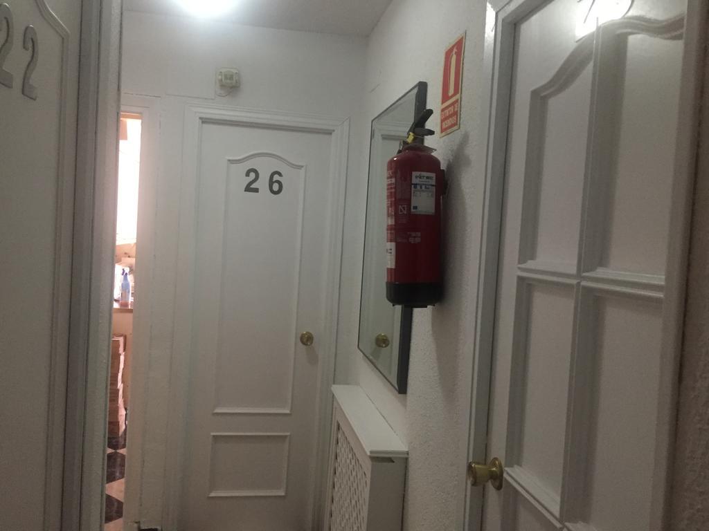 Hostal Jacinto アルカラ・デ・エナレス エクステリア 写真