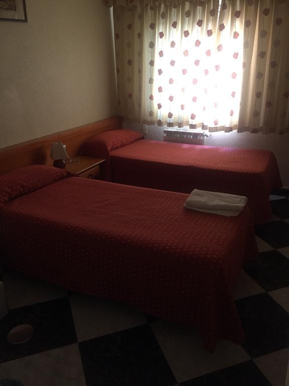 Hostal Jacinto アルカラ・デ・エナレス エクステリア 写真