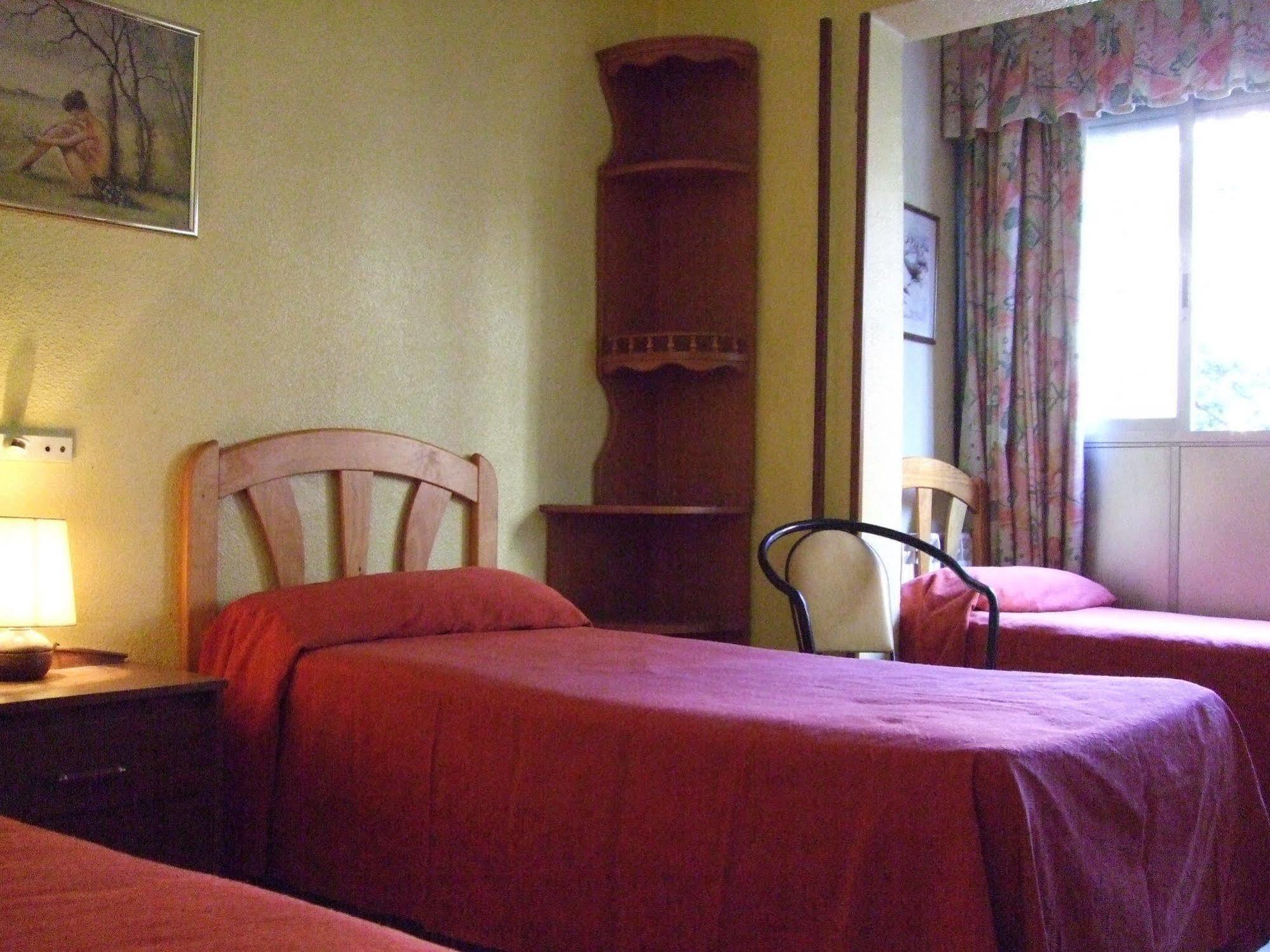 Hostal Jacinto アルカラ・デ・エナレス エクステリア 写真