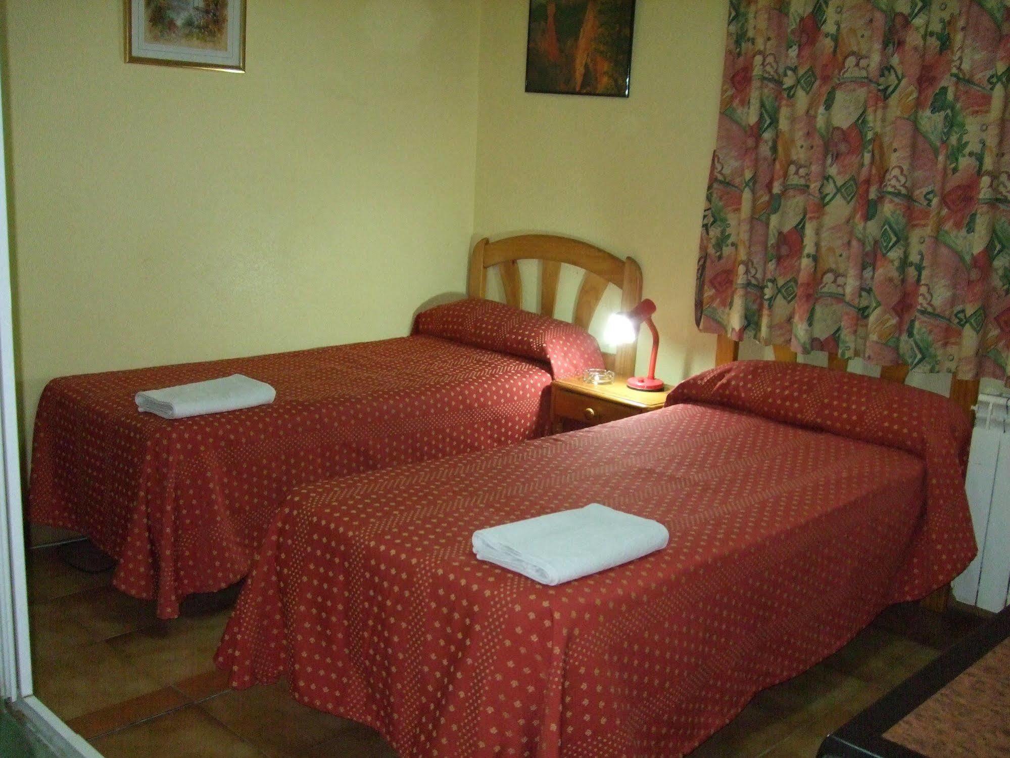 Hostal Jacinto アルカラ・デ・エナレス エクステリア 写真